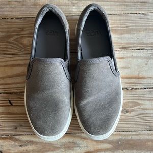 Uggs suede slip-on women’s sz 6.